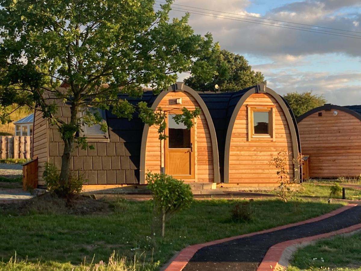 Leighton  Squirrel Glamping Pod School House Farm酒店 外观 照片