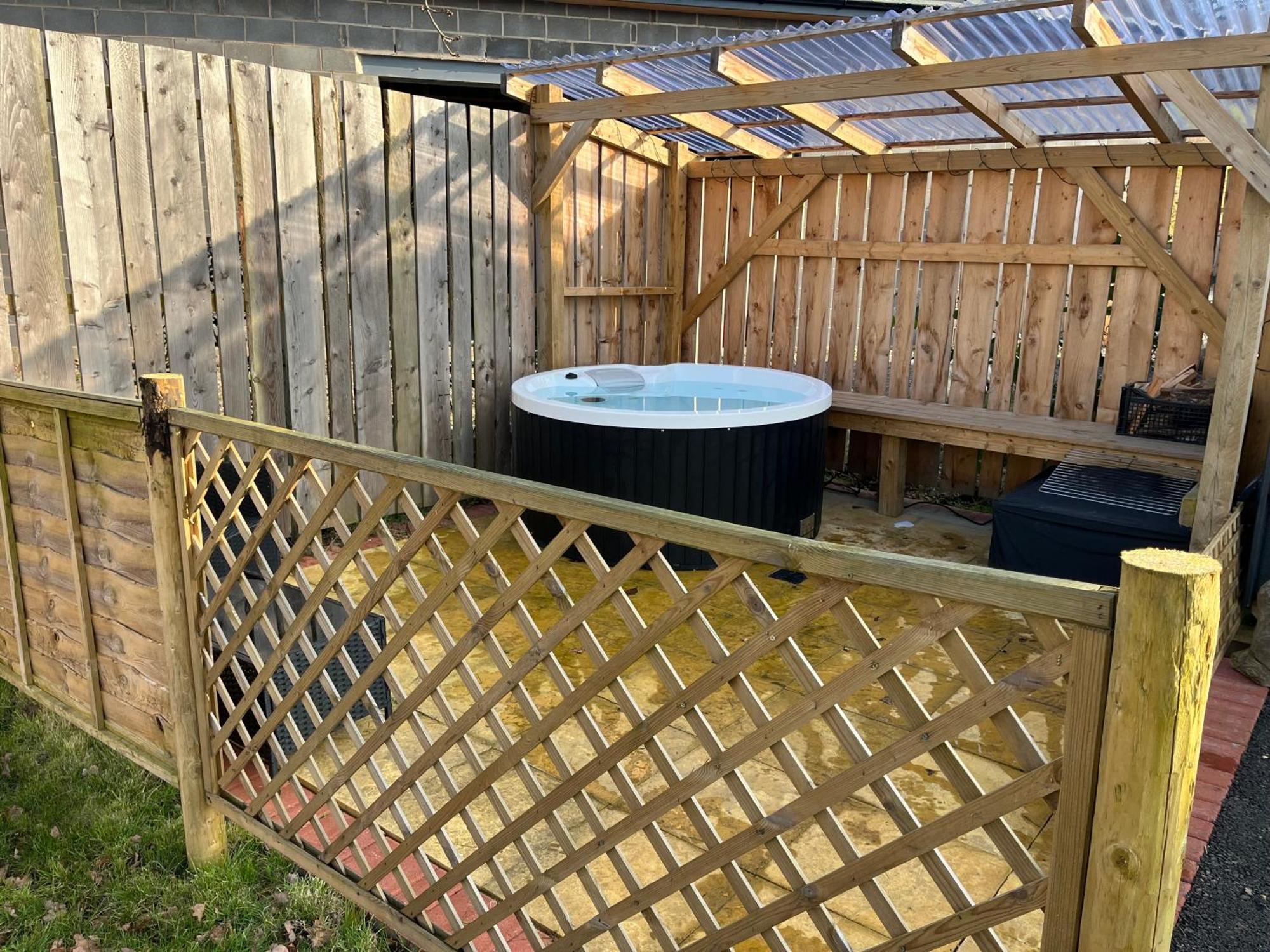 Leighton  Squirrel Glamping Pod School House Farm酒店 外观 照片