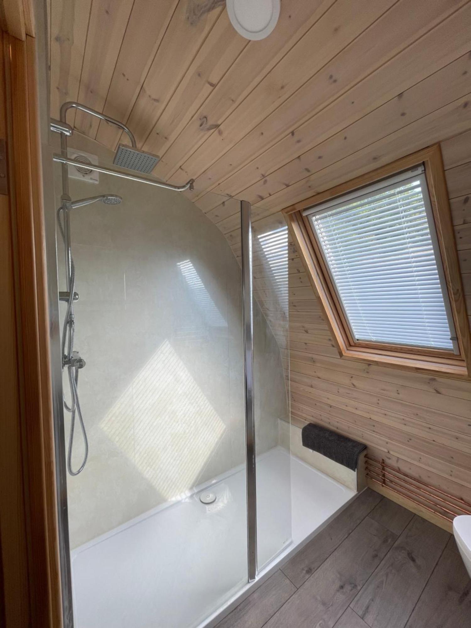Leighton  Squirrel Glamping Pod School House Farm酒店 外观 照片
