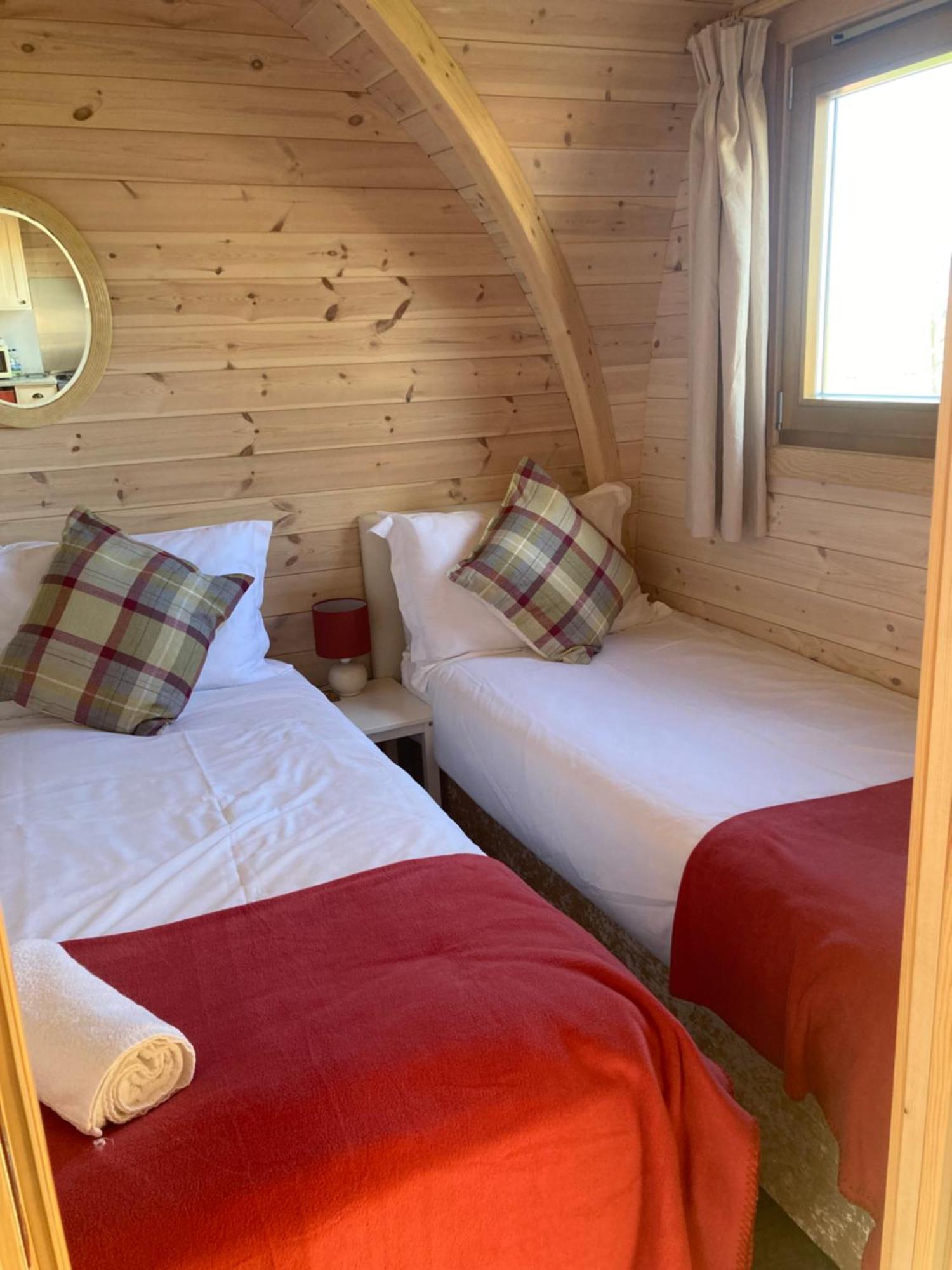 Leighton  Squirrel Glamping Pod School House Farm酒店 外观 照片